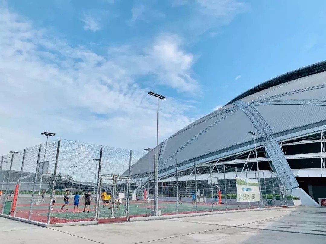 2025年体育场馆典型案例文商旅体融合型:广东省深圳大运中心(图1)