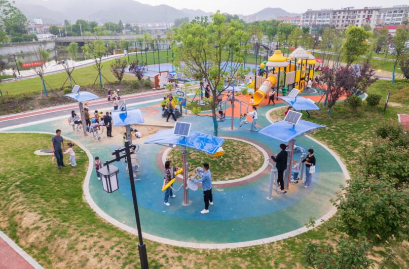 江西铅山：激情盛夏（图）(图1)